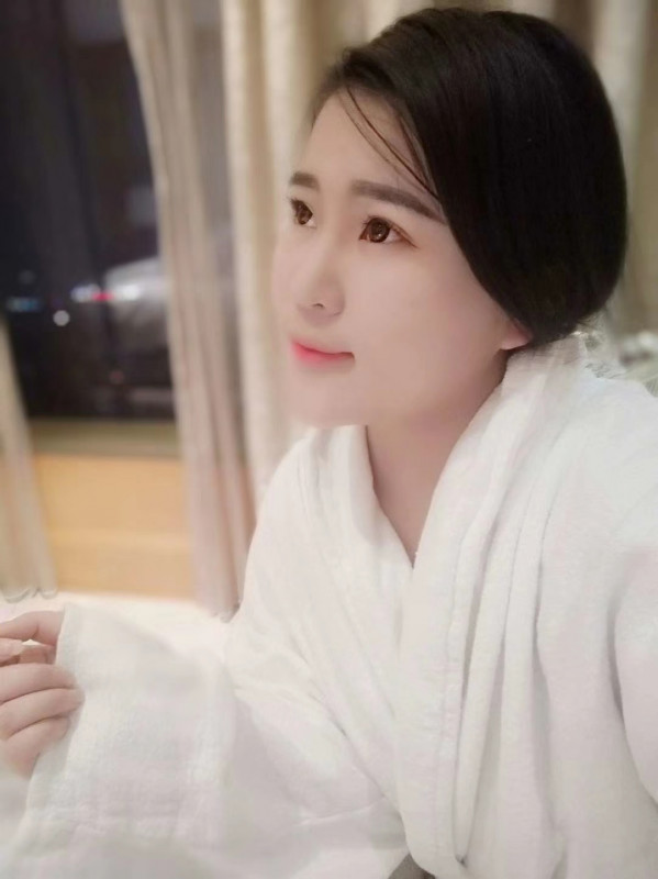 秦淮刚下水妹子